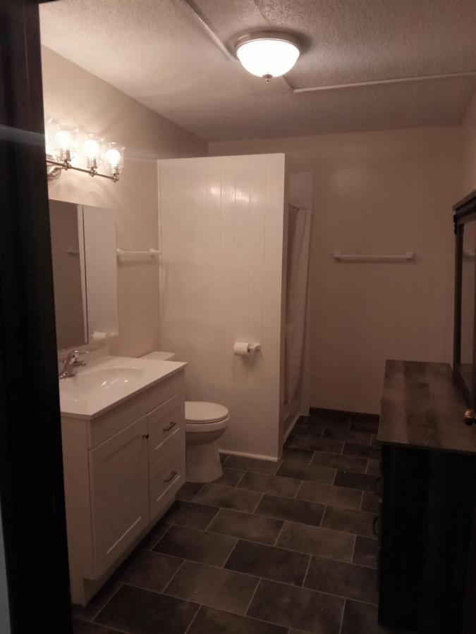 E. Michigan Walk Up Furnished 2 Bedroom Apt Лансинг Екстер'єр фото