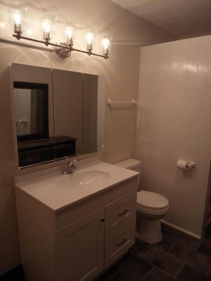 E. Michigan Walk Up Furnished 2 Bedroom Apt Лансинг Екстер'єр фото