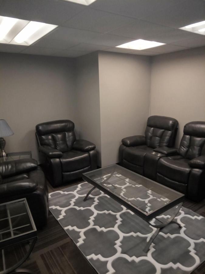 E. Michigan Walk Up Furnished 2 Bedroom Apt Лансинг Екстер'єр фото