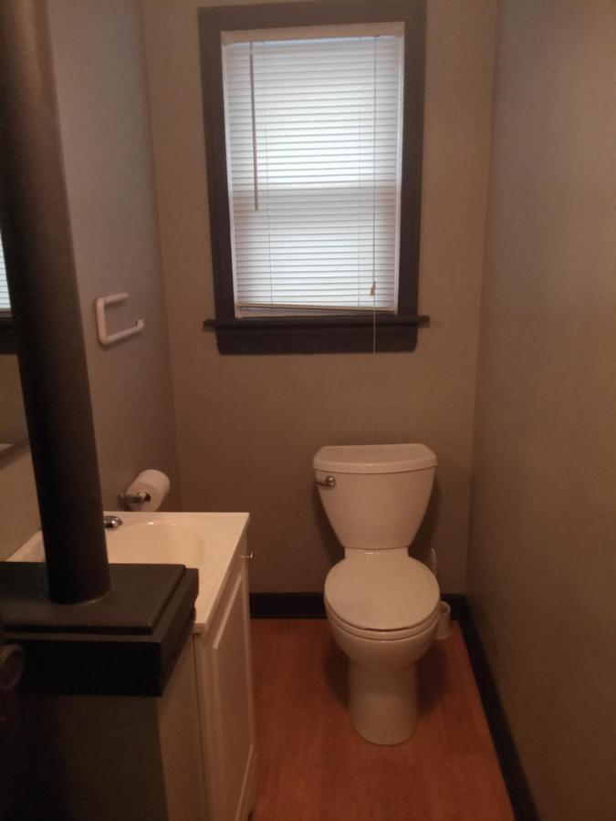 E. Michigan Walk Up Furnished 2 Bedroom Apt Лансинг Екстер'єр фото